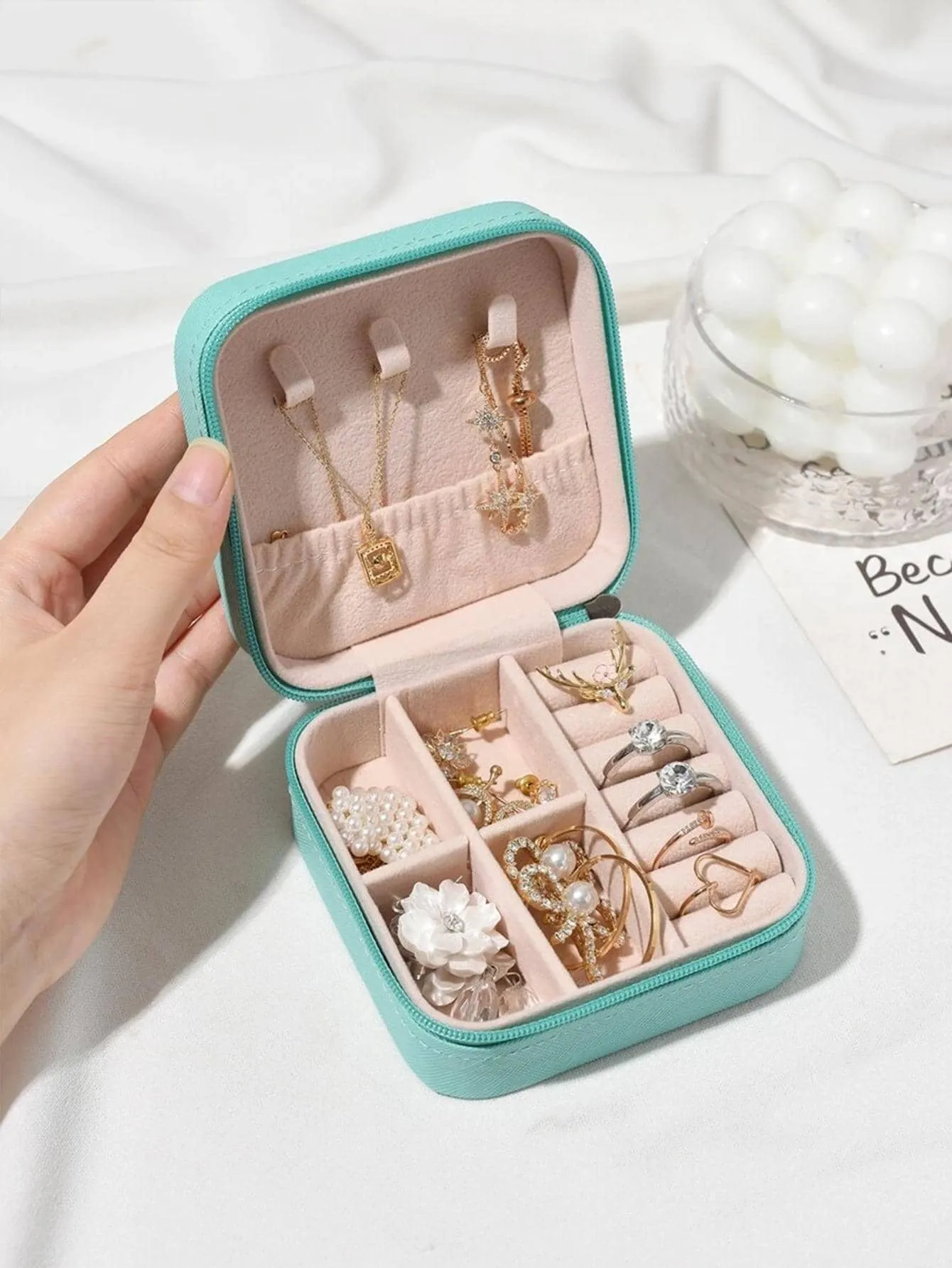 1pc Solid Color White Jewelry Box, Modern Portable PU Plain Multifunction Jewelry Storage Box For Home And Travel